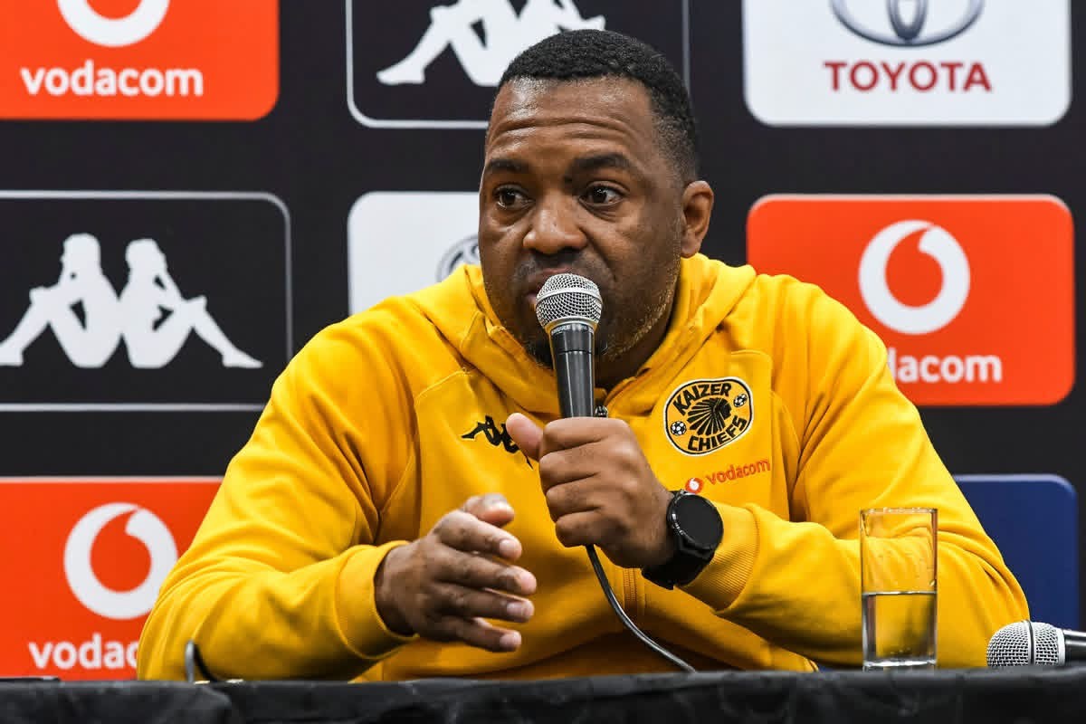 Itumeleng Khune Calls on Kaizer Chiefs Senior Players to Step Up and Restore Confidence