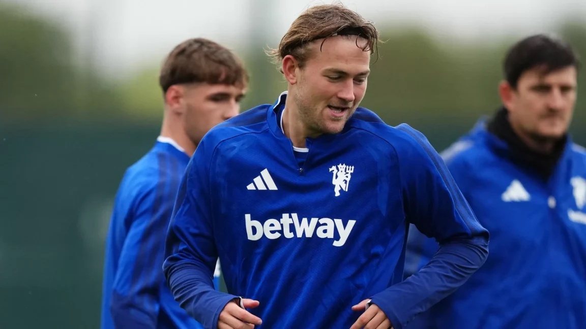 Matthijs de Ligt Returns to Manchester United Squad After More Than 10 Months Out