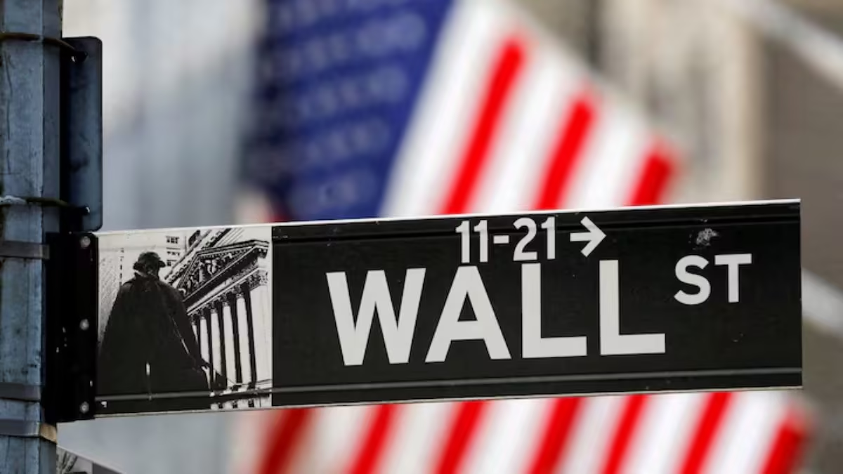 Wall Street firms tie bonuses, promotions to AI skills, survey finds