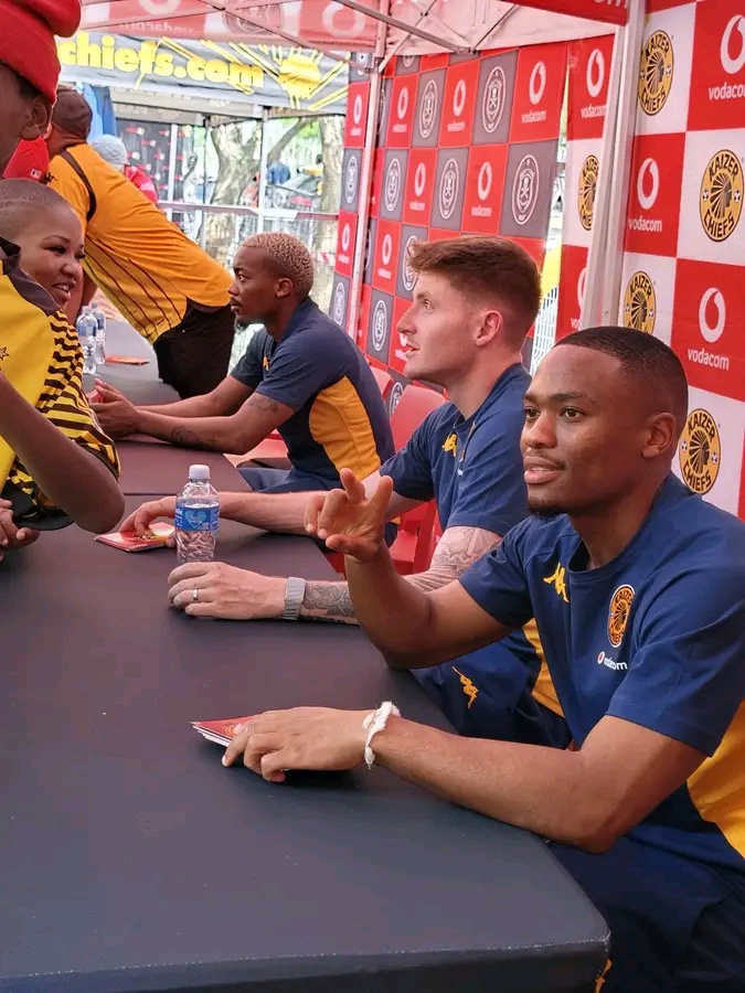 Chiefs Stars Enjoy Special Moment With Supporters Ahead of Soweto Derby