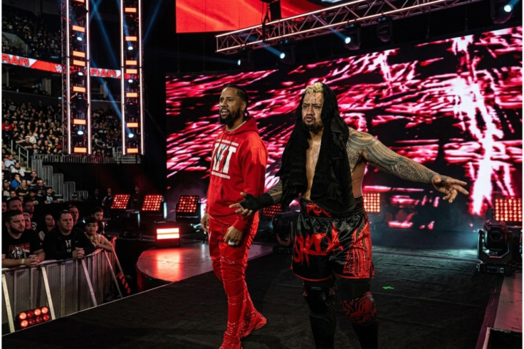 WWE Raw: The Bloodline’s Family Reunion Takes a Dangerous Turn as Solo Sikoa Joins The Usos Against 946