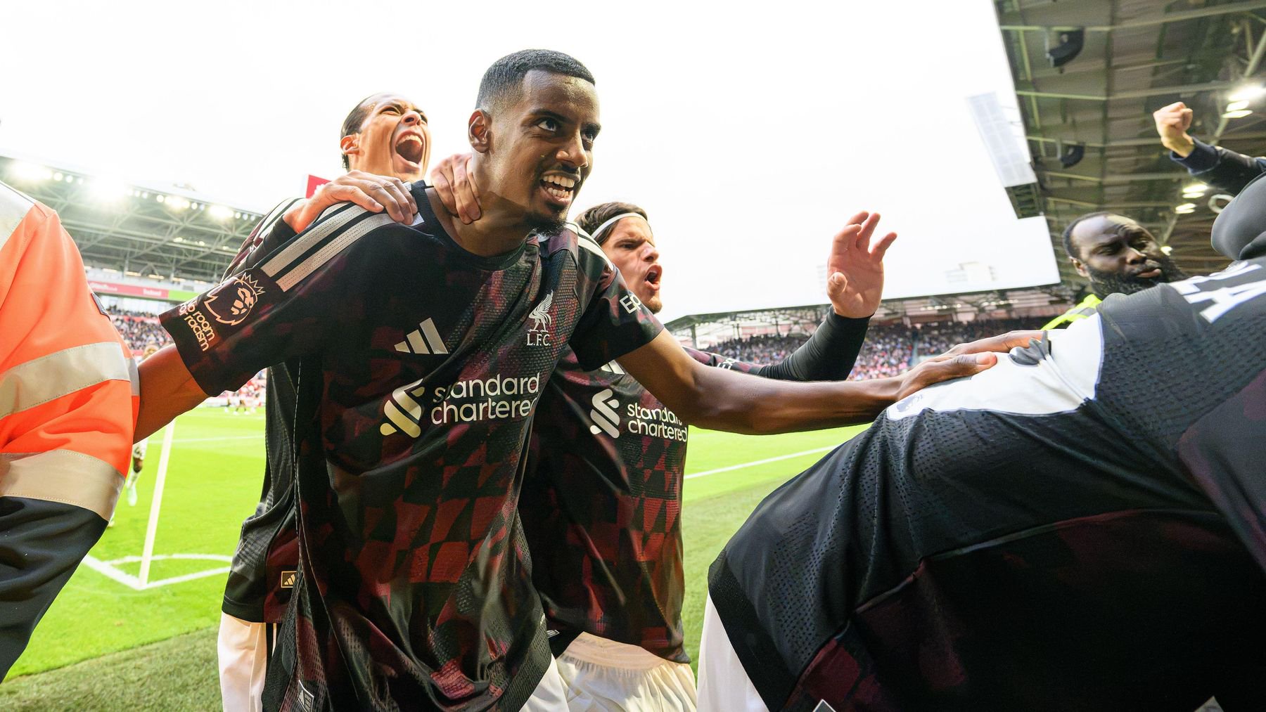 What exactly does Alexander Isak do for Liverpool and Andoni Iraola?