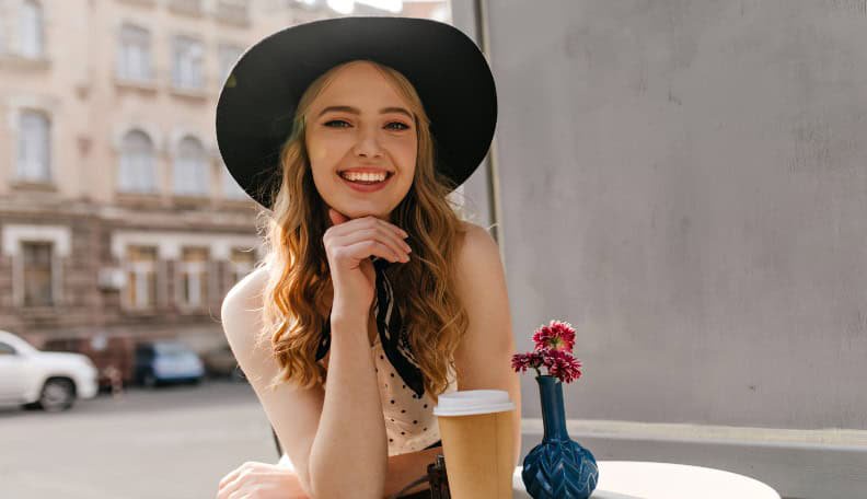 4 Clear Signs a Woman Is Secretly Attracted to You