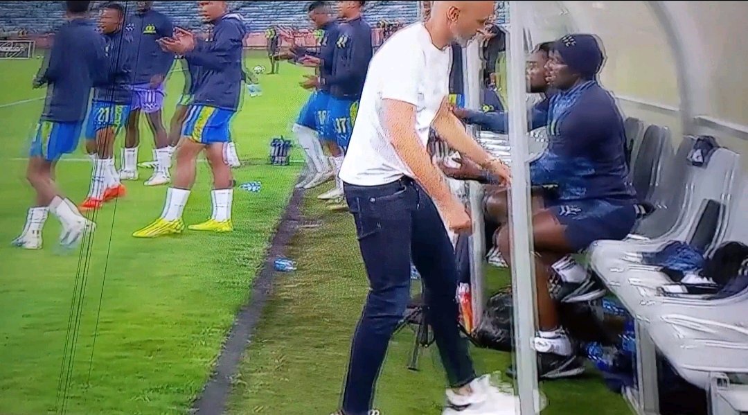 Steve Komphela Shakes Cardoso’s Hand Despite the Sundowns Boss Looking Upset