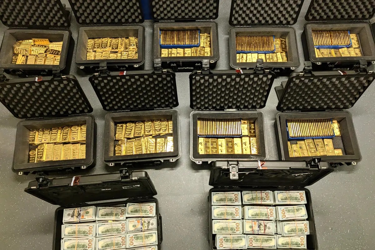 Former CIA official accused of stealing $40M in gold bars pleads guilty