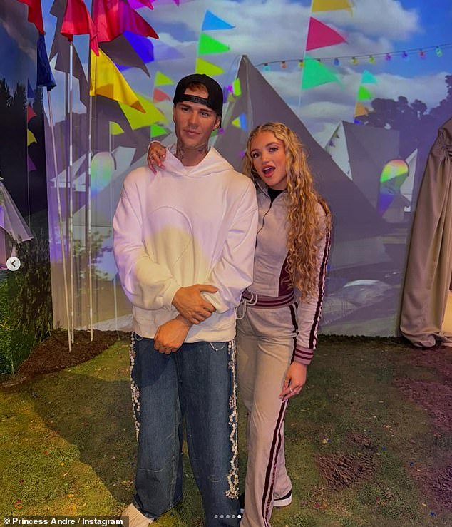 However, it soon became clear that the pop icons were merely replicas made out of wax at the famous tourist attraction