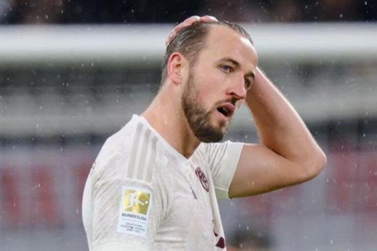 Dortmund score late to draw Bayern 2-2 as Kane misses penalty