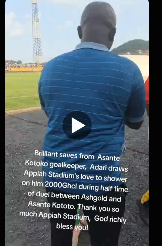 Appiah Stadium Surprises Kotoko Goalkeeper Adari With GH¢2,000 During Ashgold Clash