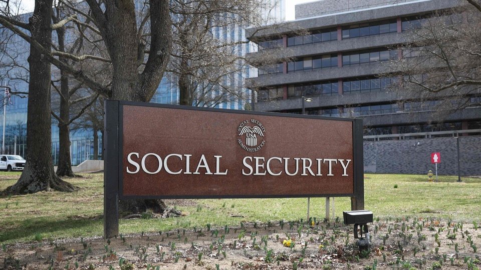 Social Security warning: Retirees face 22% benefit cuts in 2032 despite 3.6% COLA boost in 2027
