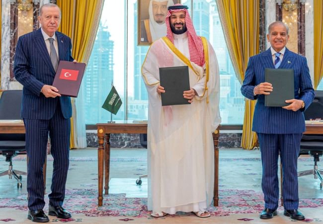 Emirati Jibes At Pakistan Over Makkah Pact Lay Bare A Gulf Rift