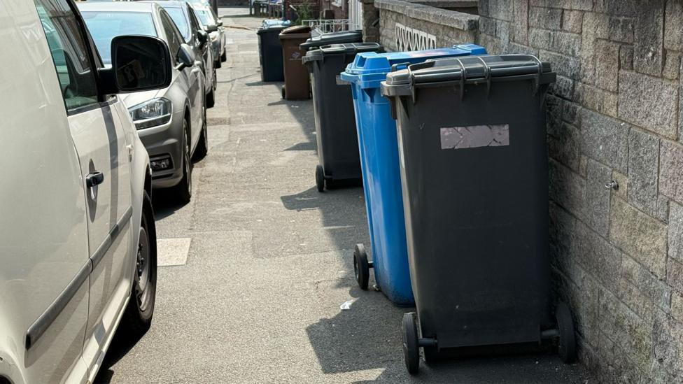 Residents to face fines for leaving bins out