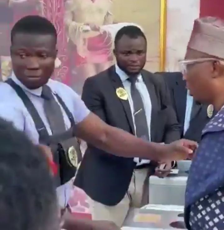Video Of Moment Bouncers Bounced Seyi Vodi At Zlatan Ibile’s Wedding Venue Goes Viral